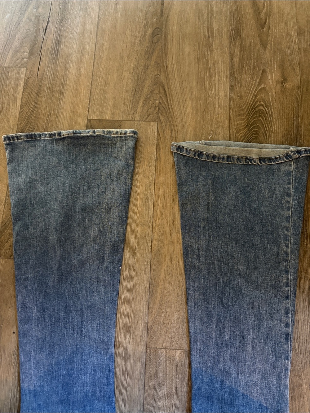 refuge Women's Wide-Leg Jeans in Medium Blue Wash - Picture 3 of 4